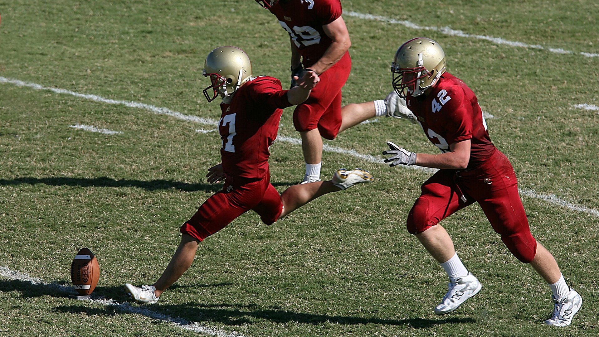 运动摄影作品展配套小型街跑 活动路线穿过展览厅